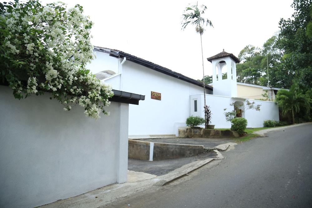 Regent Lodge Hotel & Villa Kandy Bagian luar foto