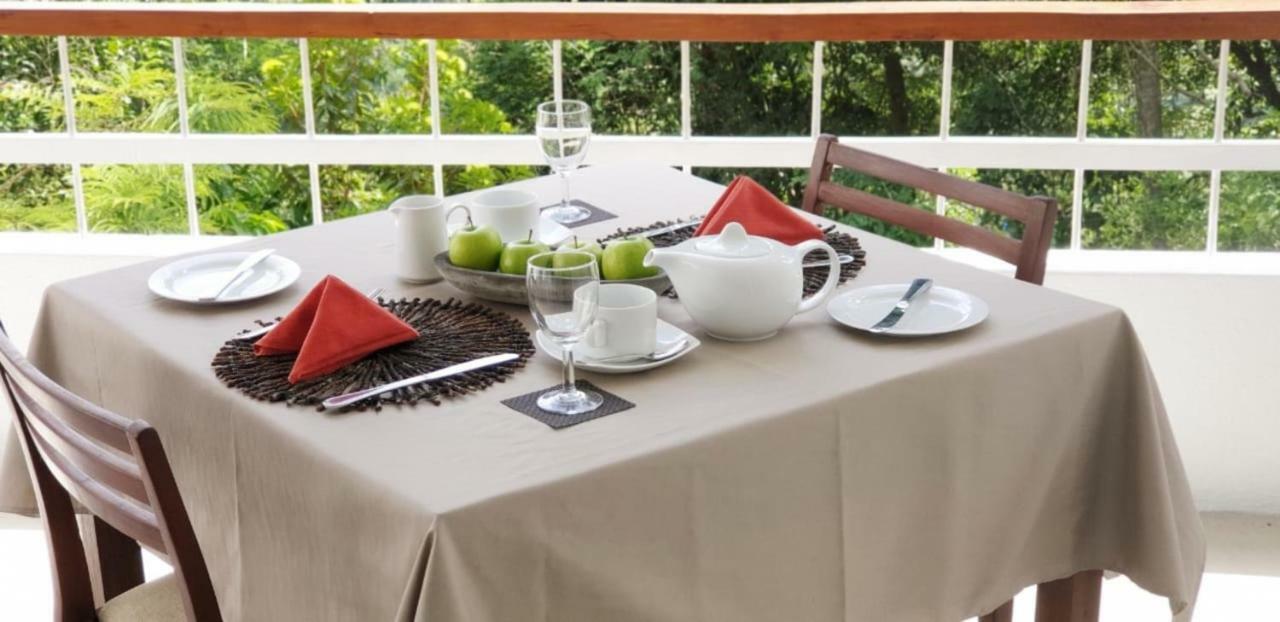 Regent Lodge Hotel & Villa Kandy Bagian luar foto