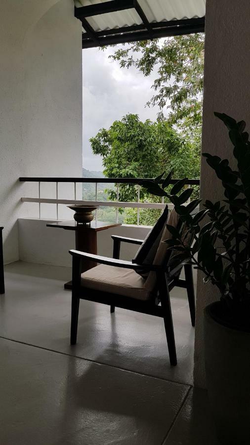 Regent Lodge Hotel & Villa Kandy Bagian luar foto